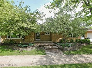 355 W Helen Rd, Palatine, IL 60067