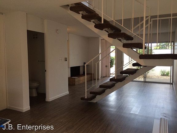 3rd image of 1519 Royal Way APT 1