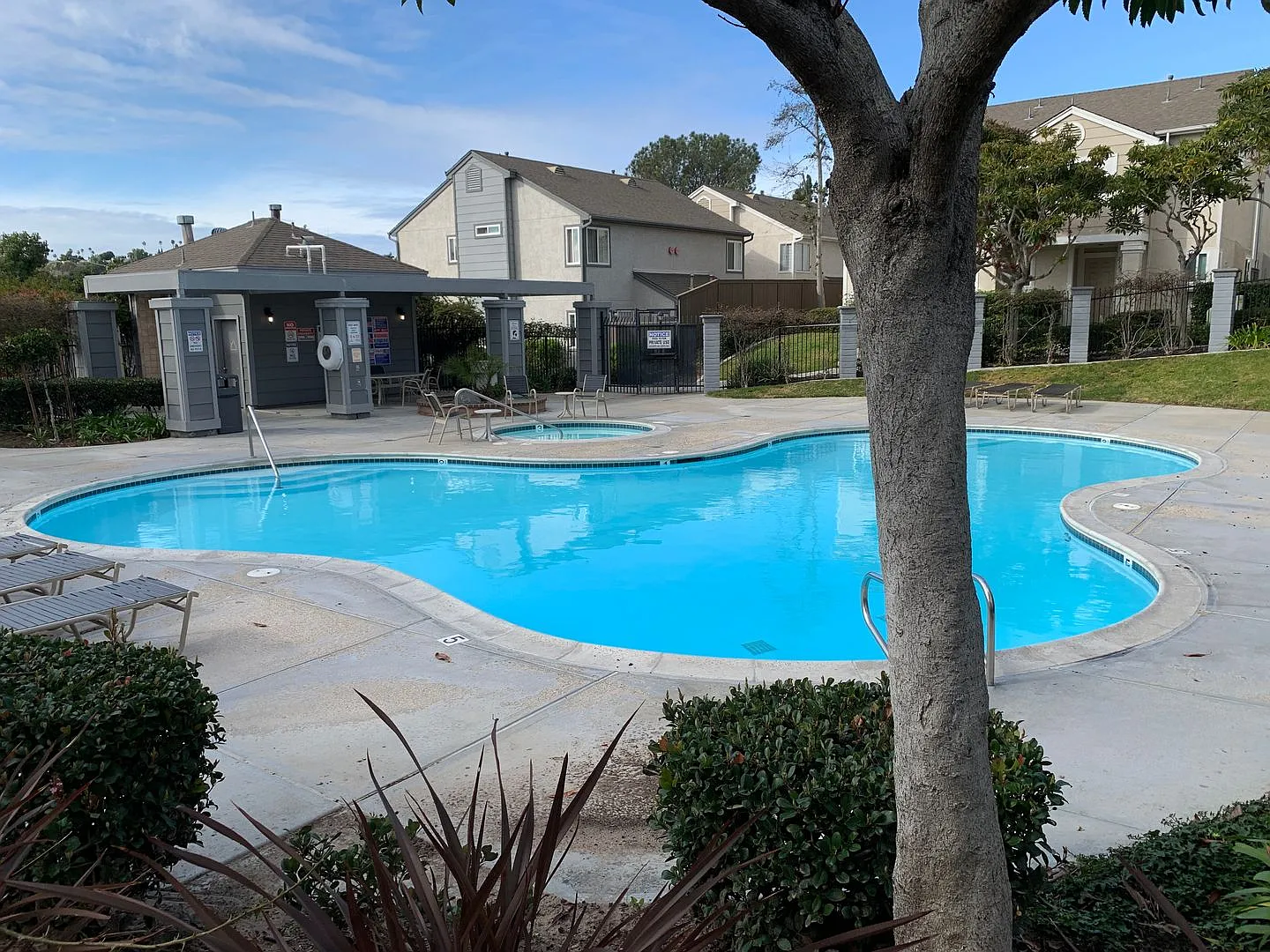3 bedroom, 2 1/2 bath townhome located near the 125 & 94 freeway — Photo 4