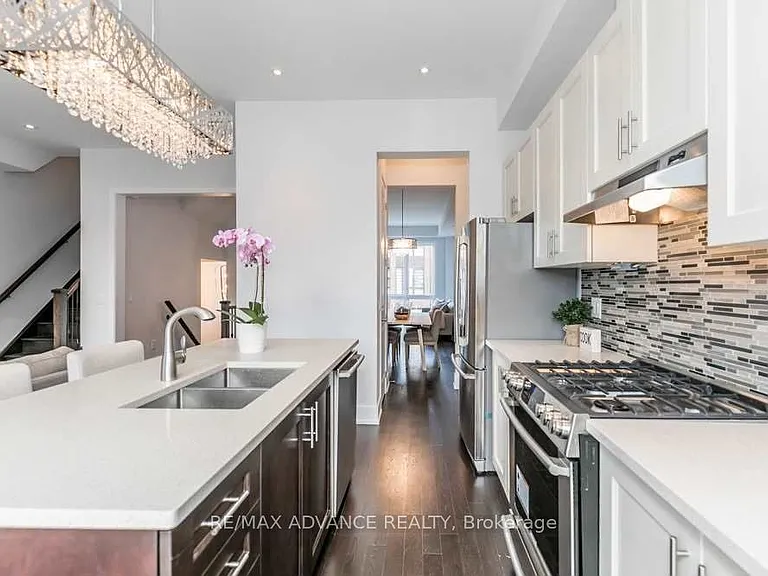 12 Cambray Rd — Photo 16