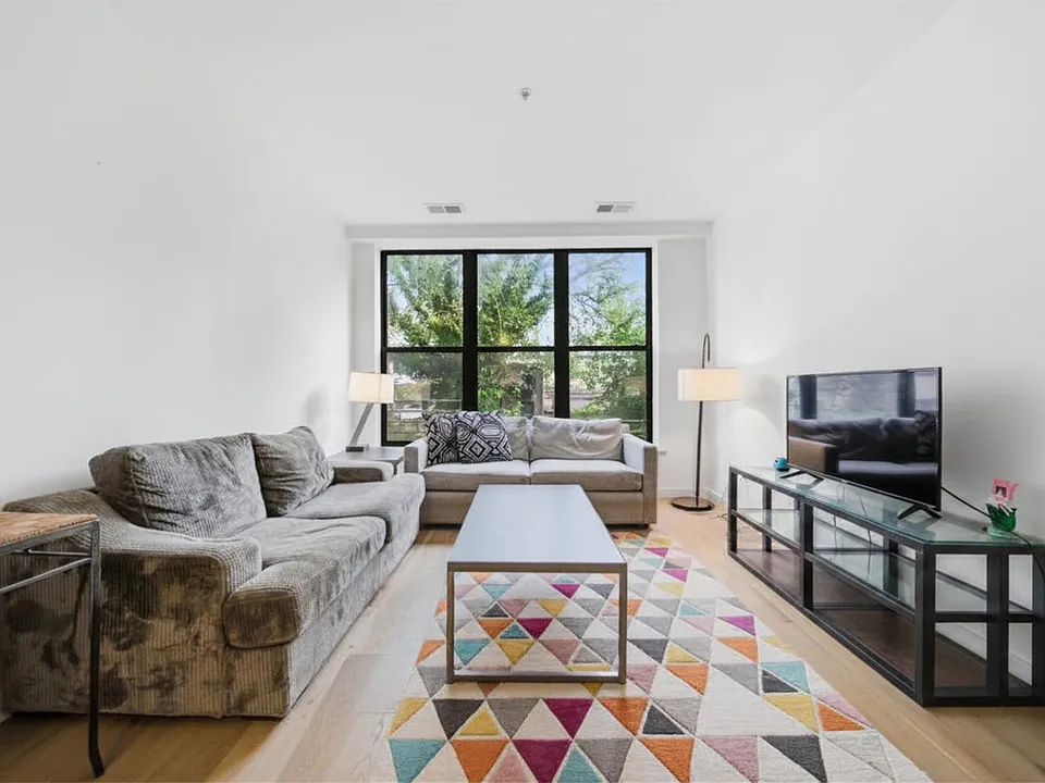 222 Montgomery St #3K