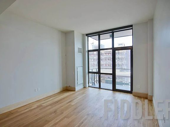 5th image of 4441 Purves St APT 1502