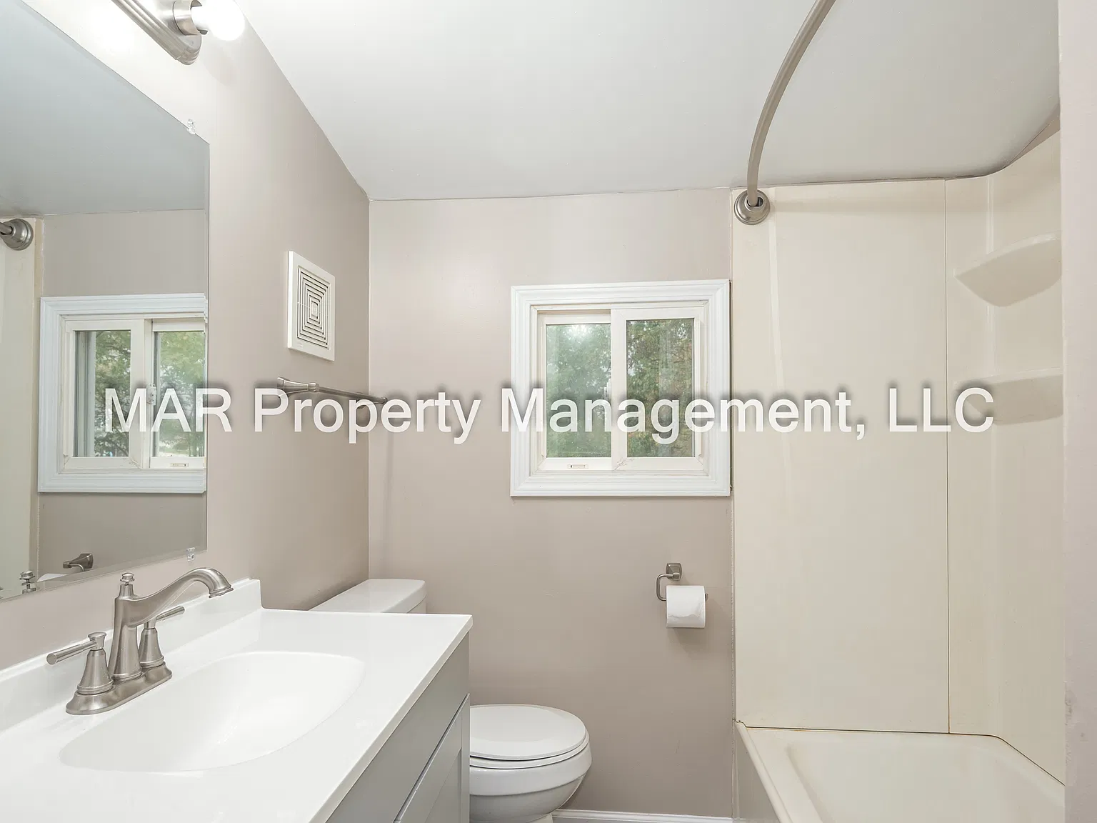 3 bed, 1056 sqft, $1,800 — Photo 2