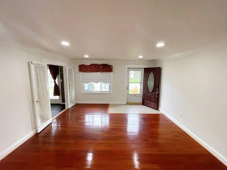 206 W Beech Rd — Photo 4