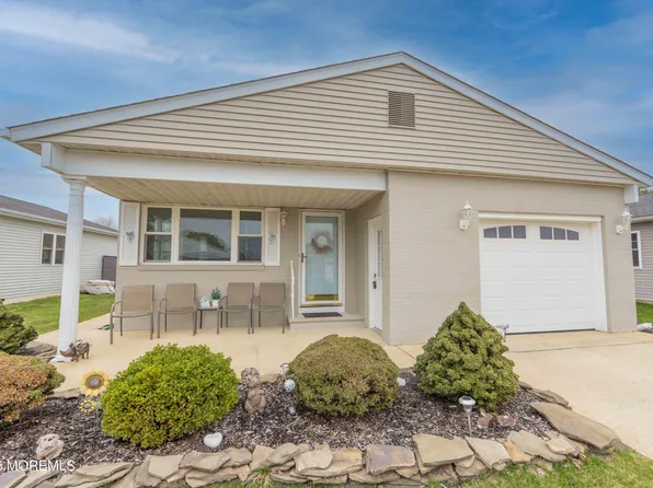 9 Lumsden Court, Toms River, NJ 08757