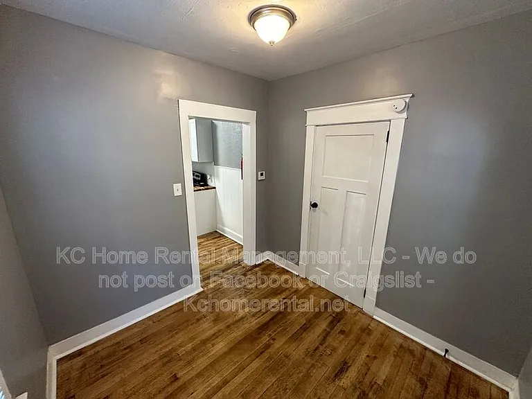 5233 E 6th St #1 — Photo 13