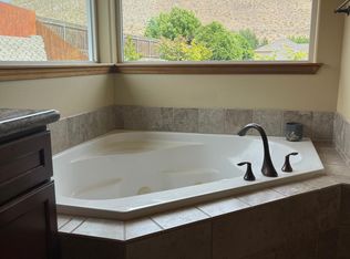 333 Sell Ln, Richland, WA 99352