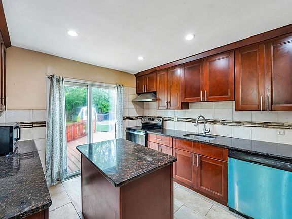 4th image of 37 Nadine Ln