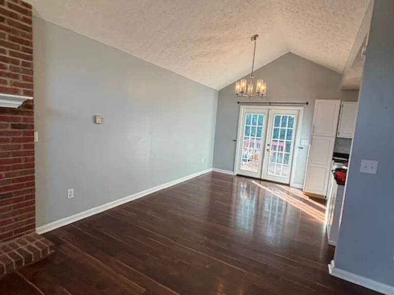 210 Scarlet Ave — Photo 4