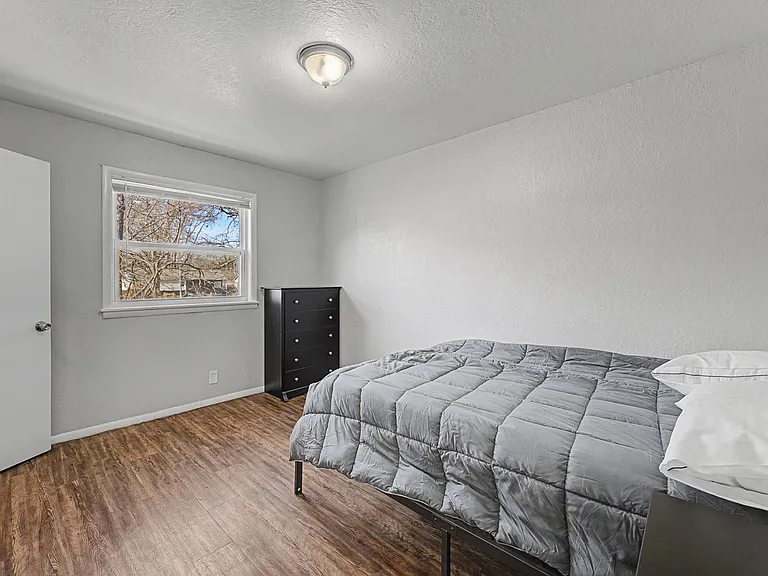 Charl Ann Apartments — Photo 15