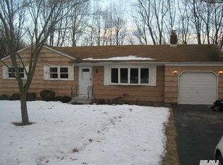 45 Marion St, Nesconset, NY 11767