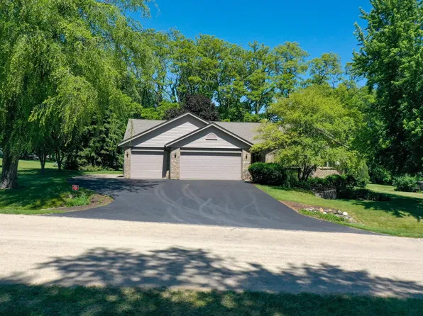 6881 N Summit Dr, Byron, IL 61010