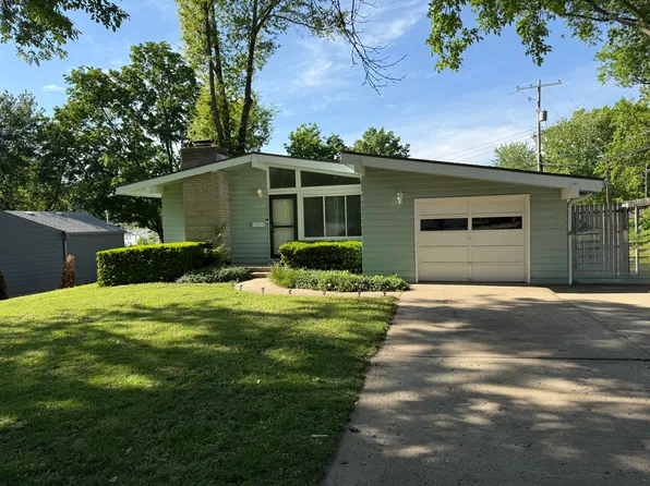 2106 NE 64th St, Kansas City, MO 64118