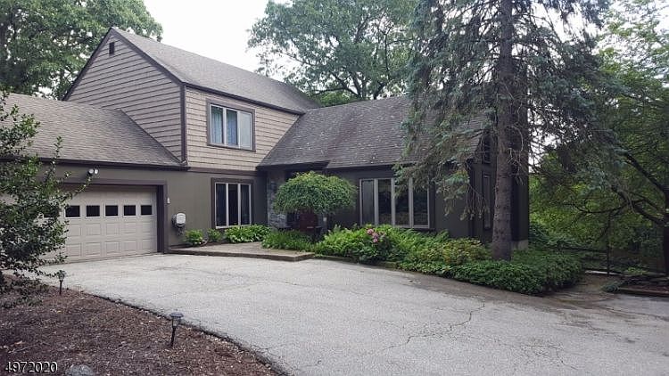 1st image of 18 Forest Dr