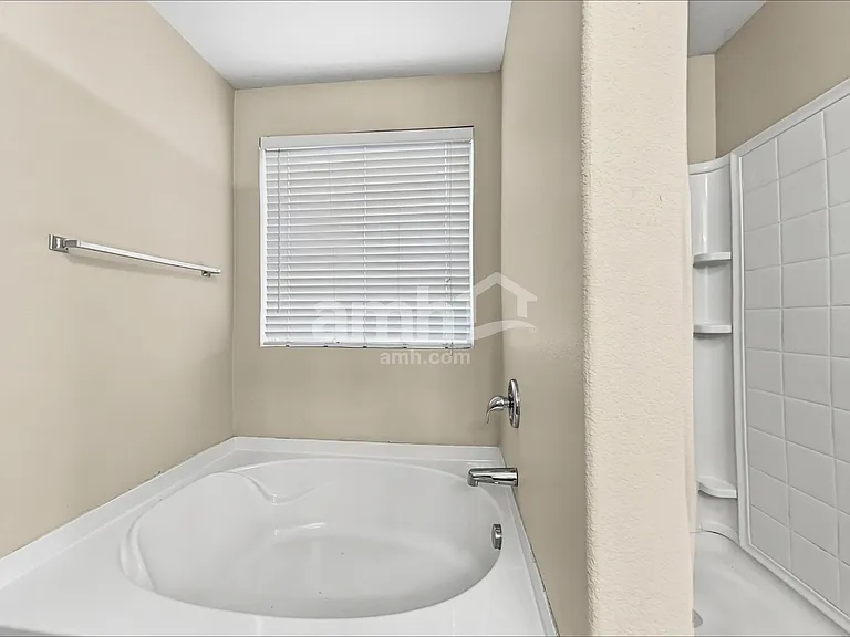 429 Grant Ln — Photo 16
