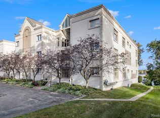 3260 Island Cove Dr UNIT 300, Waterford, MI 48328