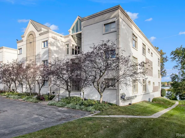 3260 Island Cove Dr Unit 300, Waterford, MI 48328