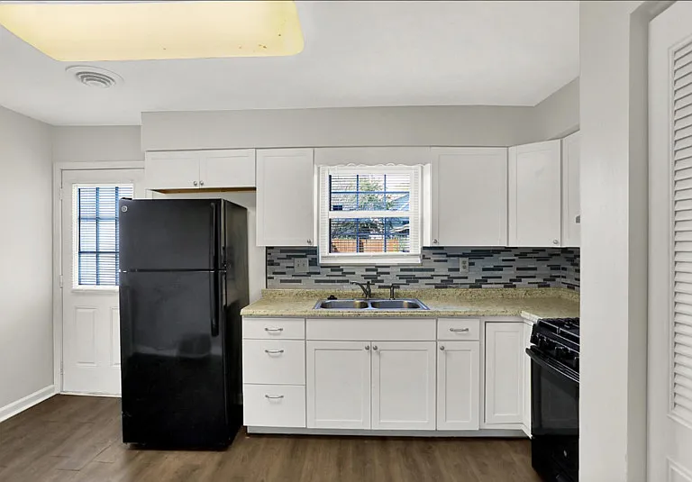 278 Walnut St #7 — Photo 1