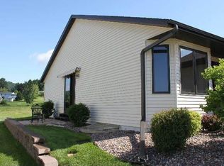 301 Crestwood Ln, Onalaska, WI 54650