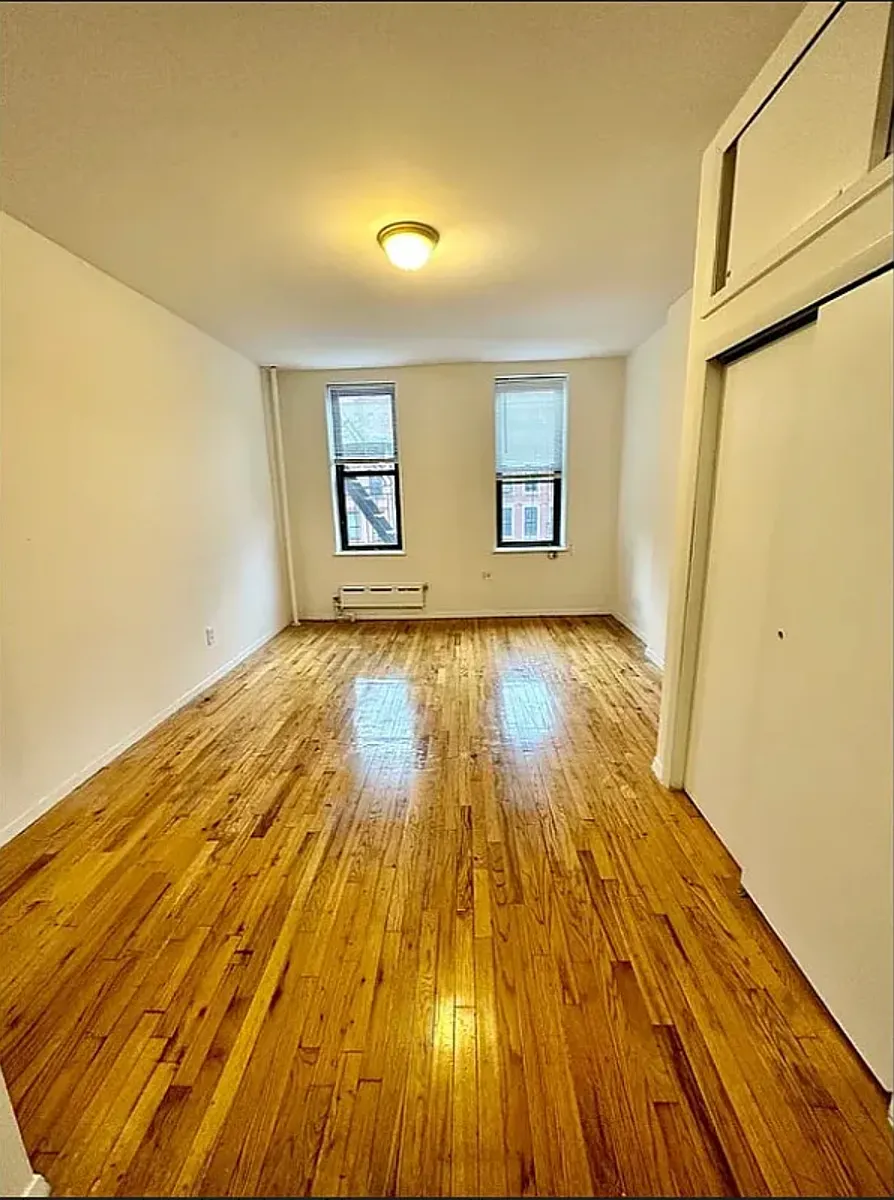 Building Photo - 1575 3rd Ave #4D