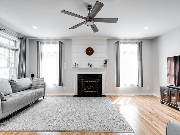 4th image of 11812 Alder Ridge Pl