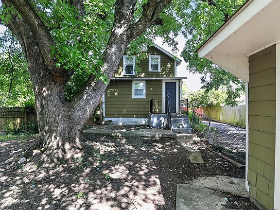 3rd image of 1621 Zettler Rd