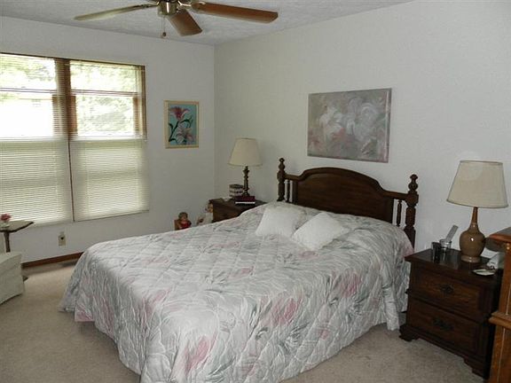3rd image of 2060 N Cross Creek Ct NE