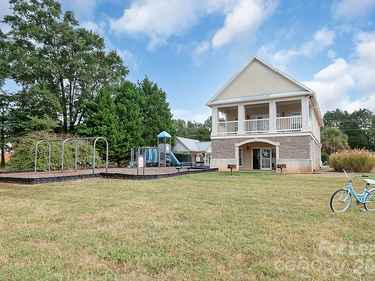 558 Calen Ln — Photo 43