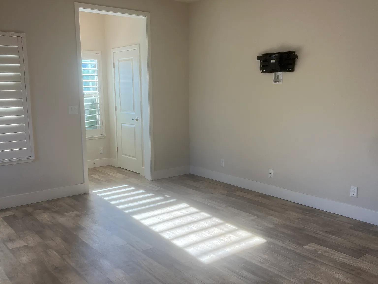 3 bed, 1312 sqft, $2,100 — Photo 4
