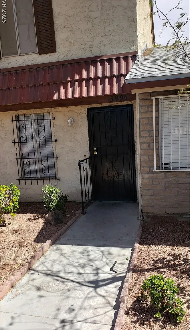 2 bed, 2.0 bath, 1422 sqft, $1,259 — Photo 2