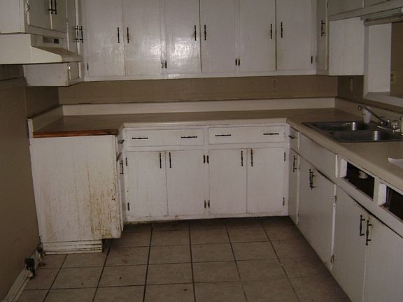 4th image of 1150 Woodlawn St