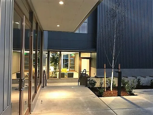 Hawthorne 31 — Photo 11