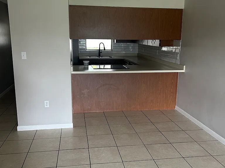 28 Kristin Ln #1 — Photo 6