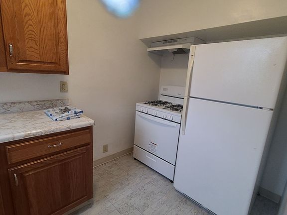 4th image of 140 Academy Ave #Acm-03