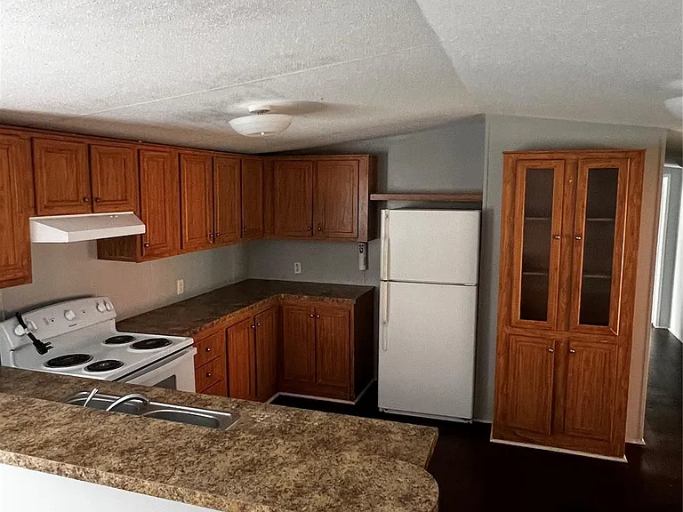 3902 Marzia Ave — Photo 14