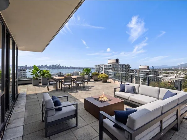 124 W 1st St Penthouse 2, North Vancouver, BC V7M 3N3