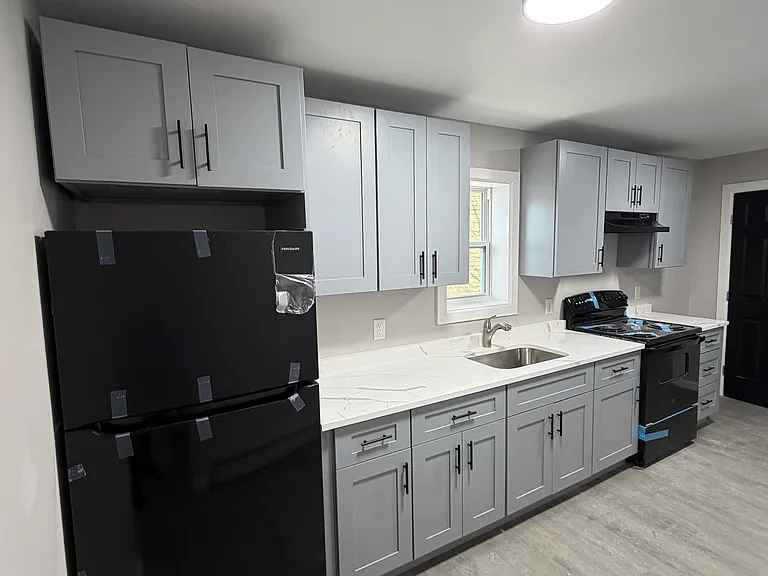 723 Burden Ave #1 — Photo 2