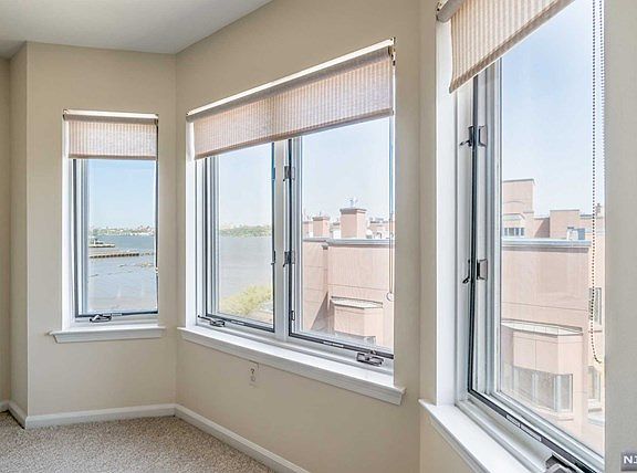 5th image of 602 Livingston Ct #602