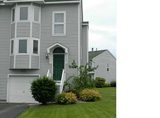 8250 Boatwatch Dr, Baldwinsville, NY 13027