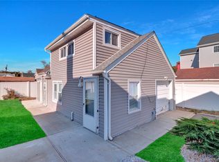 70 Orchard St, Lindenhurst, NY 11757