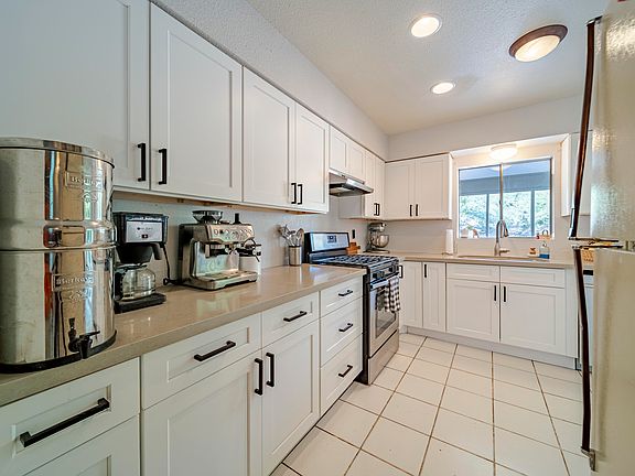 5th image of 104 W Palo Verde Dr