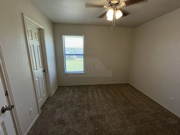 912 McDaniel Cir — Photo 9