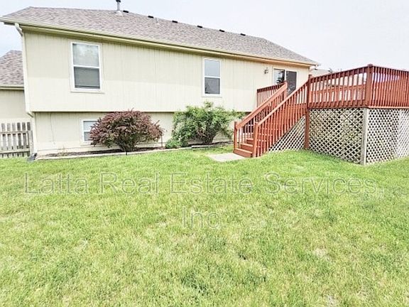 2nd image of 1208 SE Meridian Dr