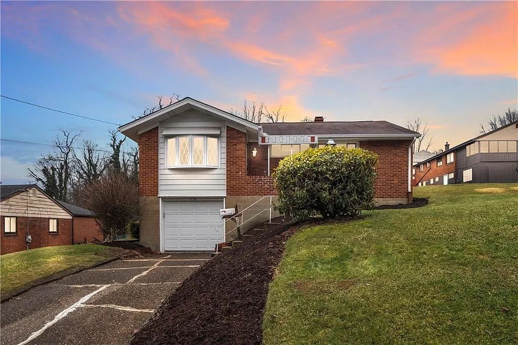 159 Queenston Dr photo 1