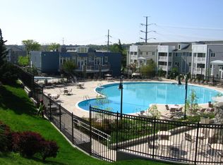 4071 S Four Mile Run Dr UNIT 102, Arlington, VA 22204