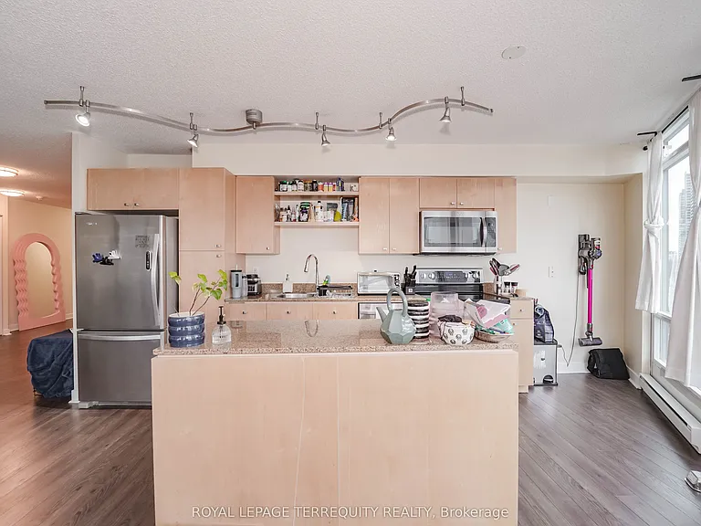 361 Front St W #1603 — Photo 6