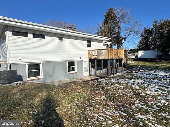 4th image of 10 E Loockerman Ct