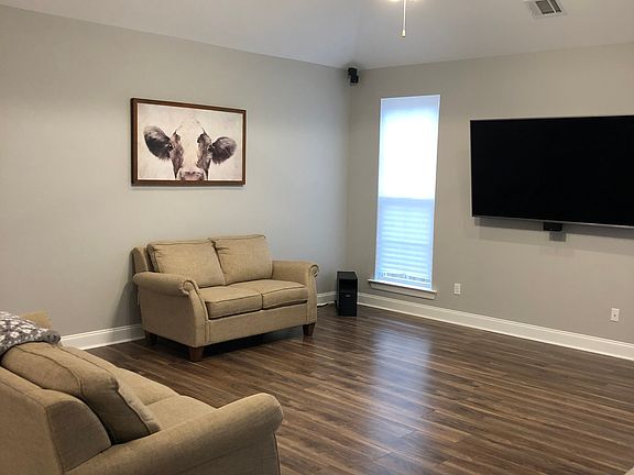 3rd image of 120 Anatole Dr