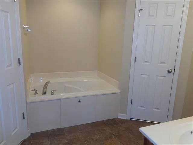 4009 Locerbie Cir — Photo 8