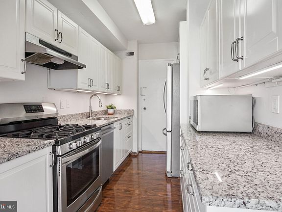 3rd image of 10500 Rockville Pike Unit G20